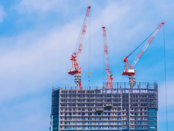 Kraan Bouwen Onder Bouw Buitenkant Met Hemelachtergrond — Stockfoto