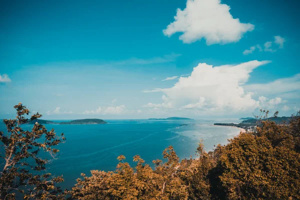 Nokta matsee deniz ve dağ ile Tayland chumphon ilinde görüntülemek