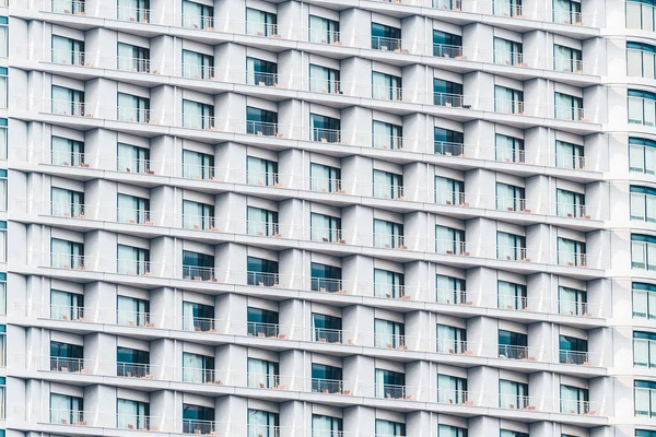 อาคารส กงานภายนอกท สวยงามท นสม ปแบบหน างกระจก — ภาพถ่ายสต็อก