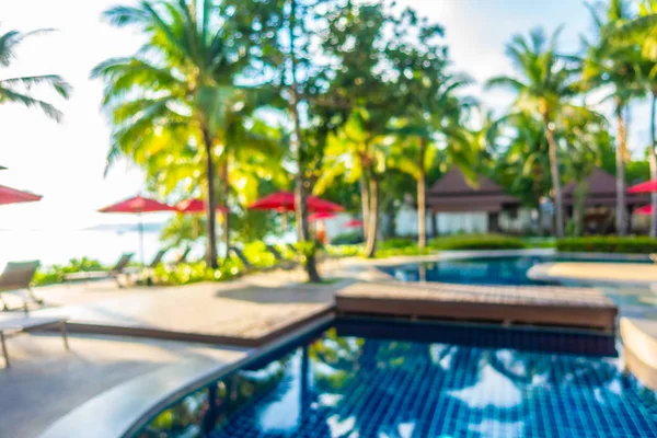 Soyut bulanıklık ve ufuk güzel açık yüzme havuzunda otel ve tatil seyahat ve tatil için