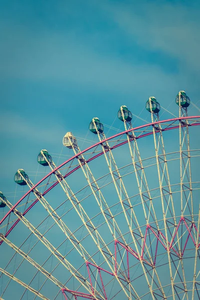 Reuzenrad Festival Pretpark Blauwe Hemelachtergrond — Stockfoto