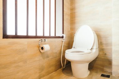 Beyaz kase koltuk dekorasyon banyo iç