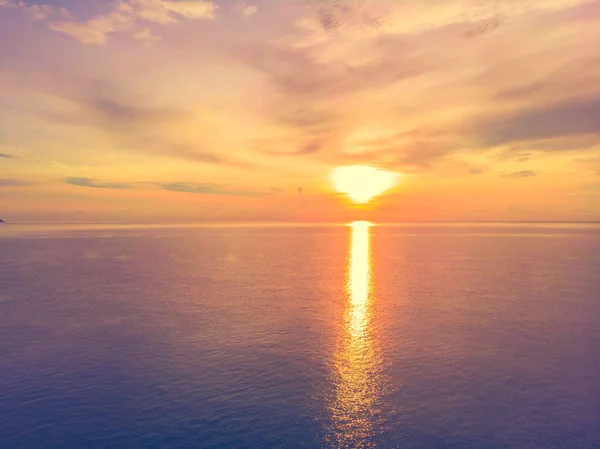 Luftaufnahme Von Schönen Tropischen Strand Und Meer Mit Palmen Und — Stockfoto