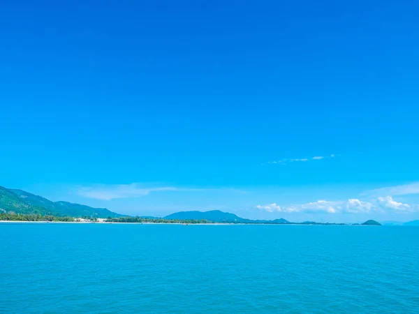 Bellissimo Mare Oceano Nuvola Bianca Sfondo Cielo Blu Con Spazio — Foto Stock