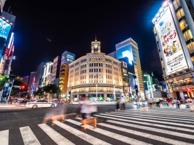 Tokyo Ginza, Japonya - 1 Ağustos 2018: Ginza bölge ve alan bir yerdir alışveriş merkezi ve tokyo mağaza alışveriş için lüks popüler