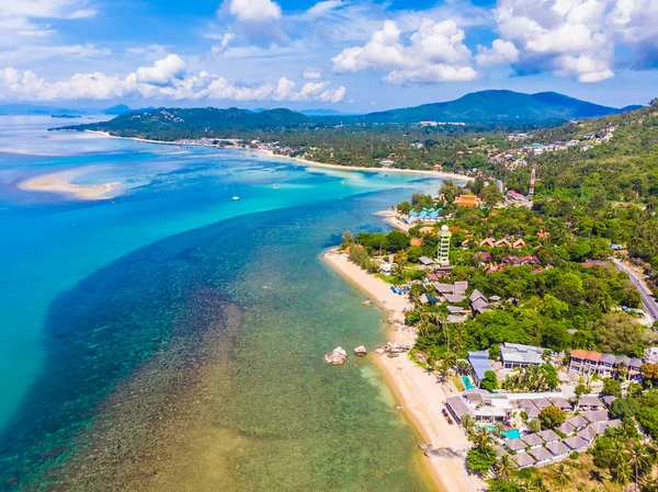 Vista Aérea Hermosa Playa Tropical Mar Con Palmeras Otros Árboles — Foto de Stock