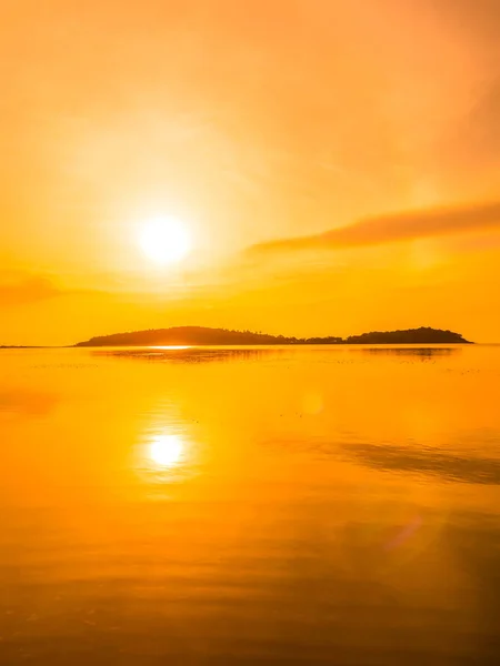 Gyönyörű Trópusi Tengerpart Tenger Óceán Kókusz Pálma Sunrise Időben Utazás — Stock Fotó