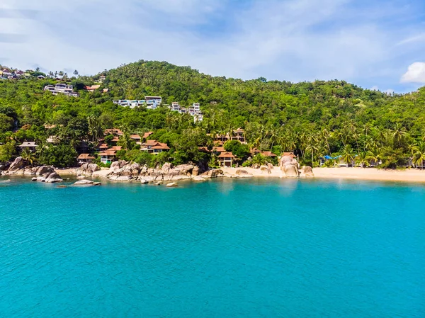 Flygfoto Över Vacker Tropisk Strand Och Havet Med Palmer Och — Stockfoto