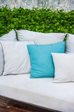 Kanepe dekorasyon açık veranda tropikal ve doğa manzaralı konforlu yastık