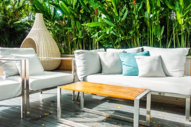 Kanepe dekorasyon açık veranda tropikal ve doğa manzaralı konforlu yastık