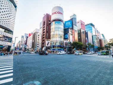 Tokyo Ginza, Japonya - 1 Ağustos 2018: Ginza bölge ve alan bir yerdir alışveriş merkezi ve tokyo mağaza alışveriş için lüks popüler