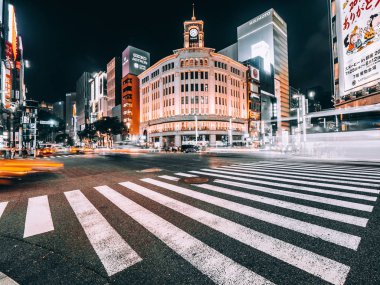 Tokyo Ginza, Japonya - 1 Ağustos 2018: Ginza bölge ve alan bir yerdir alışveriş merkezi ve tokyo mağaza alışveriş için lüks popüler