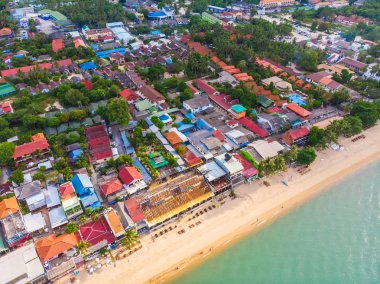 Güzel tropikal plaj ve deniz hurma ve koh samui Adası seyahat ve tatil için diğer ağacında havadan görünümü