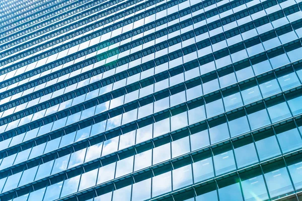 Piękna Architektura Biznes Biurowiec Wzorkiem Szklane Okna Mieście Wieżowiec — Zdjęcie stockowe