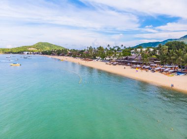 Güzel tropikal plaj ve deniz hurma ve koh samui Adası seyahat ve tatil için diğer ağacında havadan görünümü