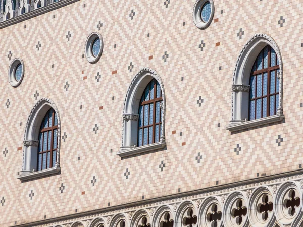 Edifício Arquitetura Bonita Com Janela Parede Exterior Estilo Italia — Fotografia de Stock