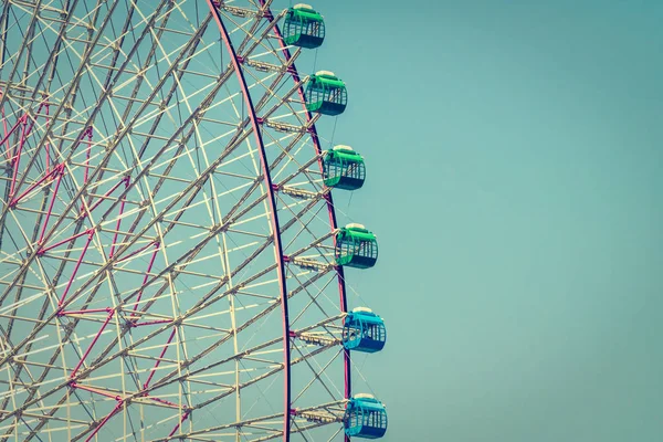 Reuzenrad Festival Pretpark Blauwe Hemelachtergrond — Stockfoto