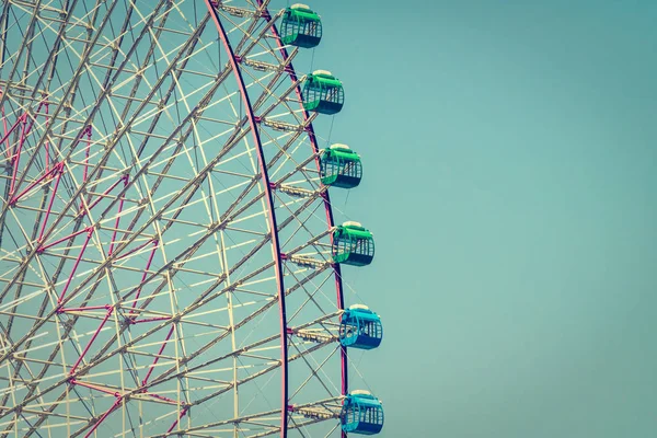 Rueda Fortuna Parque Del Festival Atracciones Fondo Del Cielo Azul — Foto de Stock