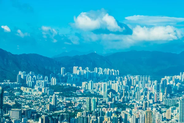 Hong kong şehir manzarası bulut beyaz ve mavi gökyüzü bina güzel mimari