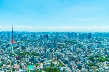 Mavi gökyüzü Japonya'da tokyo kule ile Tokyo şehir bina güzel mimari