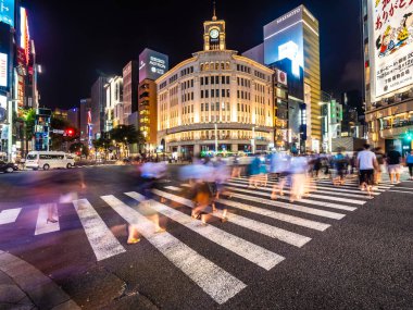 Tokyo Ginza, Japonya - 1 Ağustos 2018: Ginza bölge ve alan bir yerdir alışveriş merkezi ve tokyo mağaza alışveriş için lüks popüler