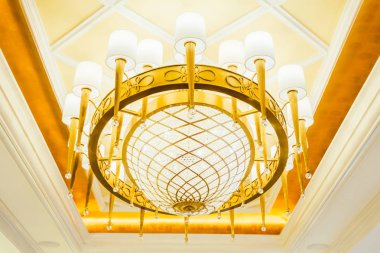 Güzel lüks avize dekorasyonu Odanın içi