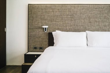 Otel yatak yatak dekorasyon iç beyaz rahat yastık