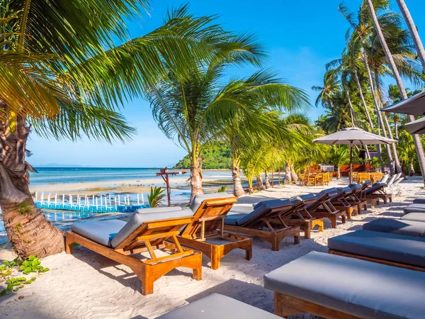 Umbrella Chair Beach Sea Ocean Blue Sky Coconut Palm Tree — Stock Photo, Image