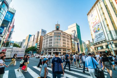 Tokyo Japonya - 1 Ağustos 2018: Ginza alandır en lüks alışveriş merkezi ve mağaza tokyo Japonya