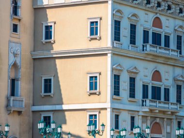 Güzel mimari pencere ve duvar ile bina dış İtalya tarzı