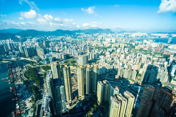 青空に香港シティスカイラインの外観の街並みを構築する美しい建築 — ストック写真