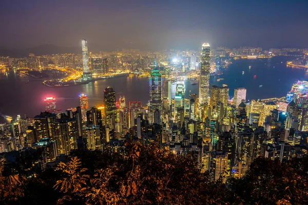 美丽的建筑 在黄昏和黑夜中 香港城市的外部景观 — 图库照片