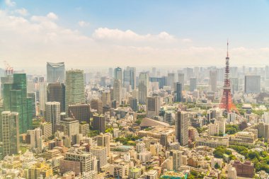 Mavi gökyüzü Japonya'da tokyo kule ile Tokyo şehir bina güzel mimari