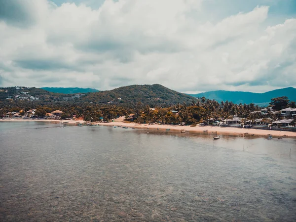 Vista Aérea Hermosa Playa Tropical Mar Con Palmeras Otros Árboles — Foto de Stock