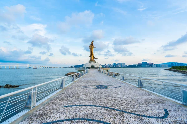 美丽的昆我雕像地标在澳门市 — 图库照片