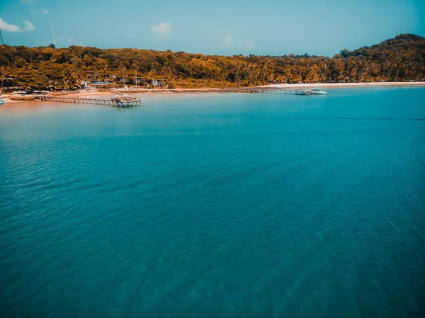 Güzel Doğa Tropikal Plaj Deniz Kayık Tekne Hindistan Cevizi Hurma — Stok fotoğraf