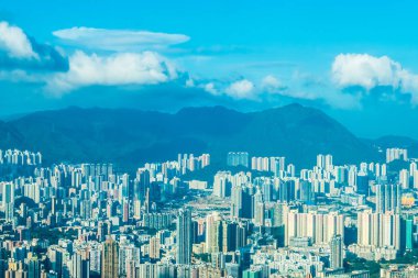 Hong kong şehir manzarası bulut beyaz ve mavi gökyüzü bina güzel mimari