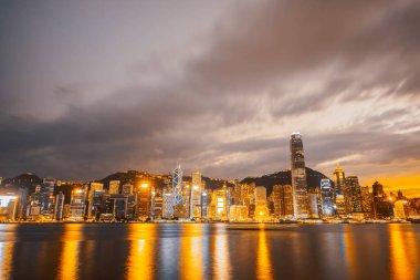 Bina Cityscape hong kong şehir manzarası içinde twilight ve gece güzel mimari