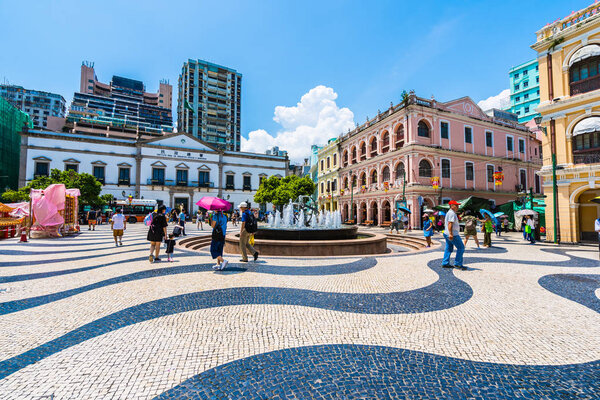 Китай, Макао - 6 сентября 2018 - Красивое старинное архитектурное здание вокруг площади Сенадо в городе Макао
