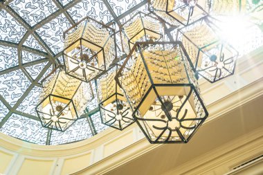 Güzel elektrikli tavan lambası dekorasyonu oda içi