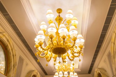 Güzel elektrikli tavan lambası dekorasyonu oda içi