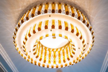 Güzel elektrikli tavan lambası dekorasyonu oda içi