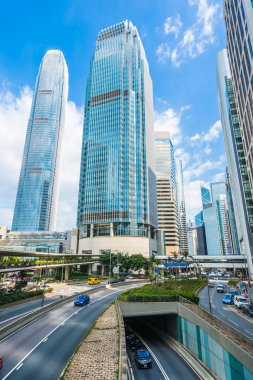 Güzel mimari ofis mavi gökyüzü arka plan üzerine hong kong şehir dış gökdelen Binası