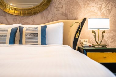 Comfotable yastık yatak yatak odası ışık lamba dekorasyon iç