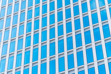 Güzel dış ofis binası ve mimari pencere desenli