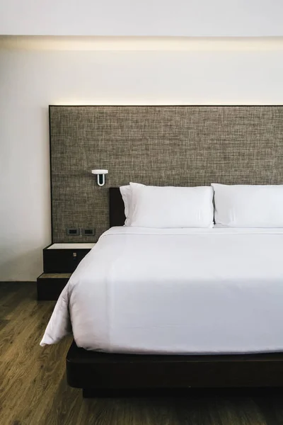 Біла Зручна Подушка Ліжку Прикраса Інтер Єру Спальні Готелю — стокове фото