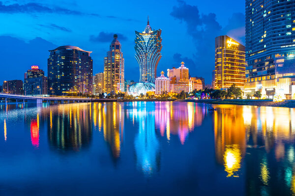 Архитектура строит город в Макао по ночам
