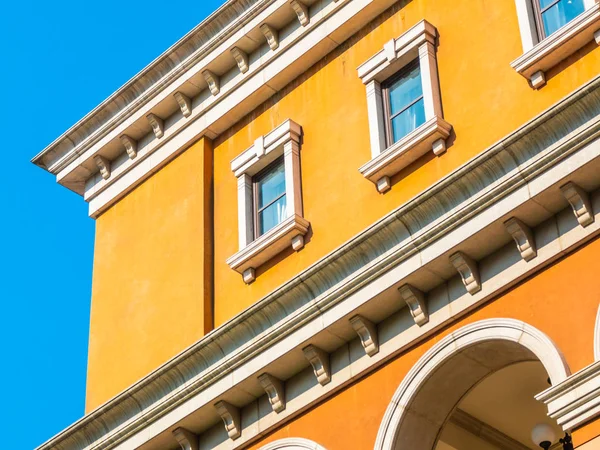 Hermoso Edificio Arquitectura Con Ventana Pared Exterior Estilo Italia — Foto de Stock