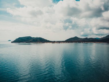 Güzel tropikal plaj ve deniz hurma ve koh samui Adası seyahat ve tatil için diğer ağacında havadan görünümü