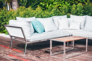 Kanepe dekorasyon açık veranda tropikal ve doğa manzaralı konforlu yastık